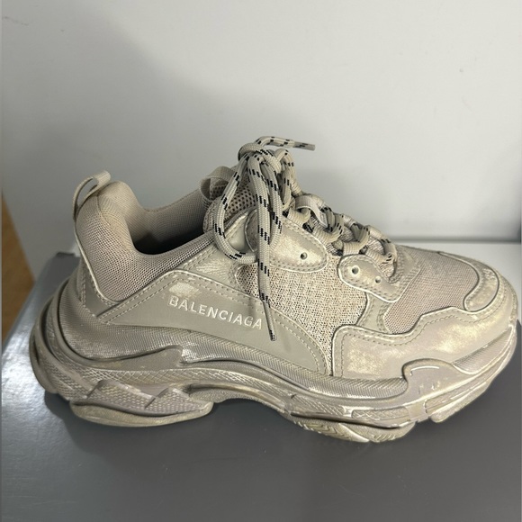Balenciaga Triple S Low Top Sneakers in Womans Size 39 - Picture 5 of 10